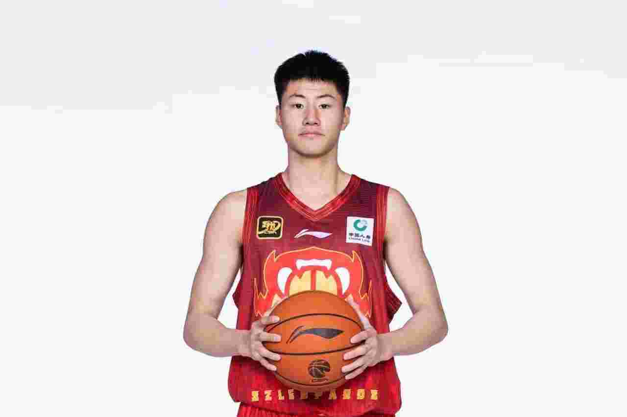 广东试训2米02前锋，萨林杰愿留CBA，广厦亚冠惨败，宁波酝酿换帅