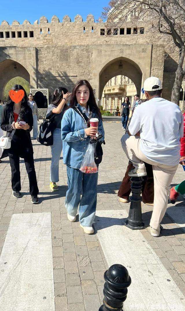 36岁张含韵被偶遇,身材发福胖了仍很美,和男友感情稳定很幸福