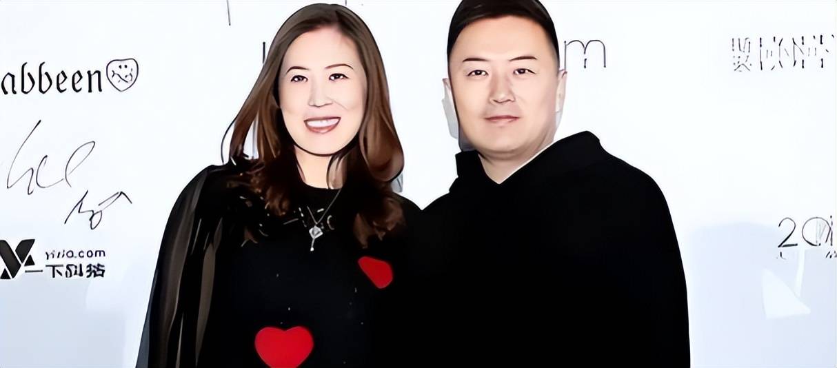 她曾两夺奥运冠军,成名后与男友分手,嫁公司老总,如今怎样了?