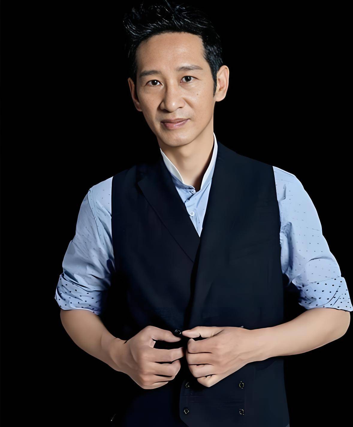 无儿无女,无绯闻,专注演技,熬30年"老戏骨"王劲松爆发