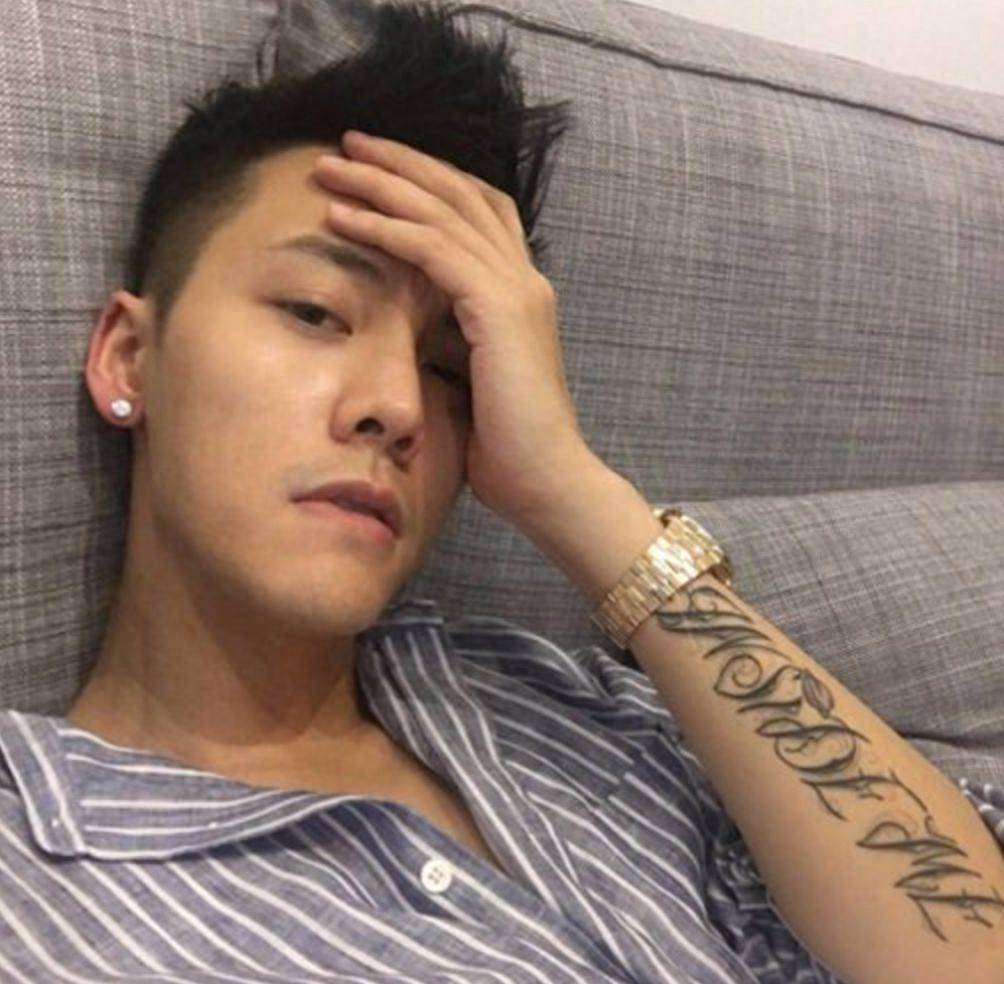 陈伟霆身上的纹身其实挺多的,陈伟霆的手臂上有一段英文的纹身,写的是