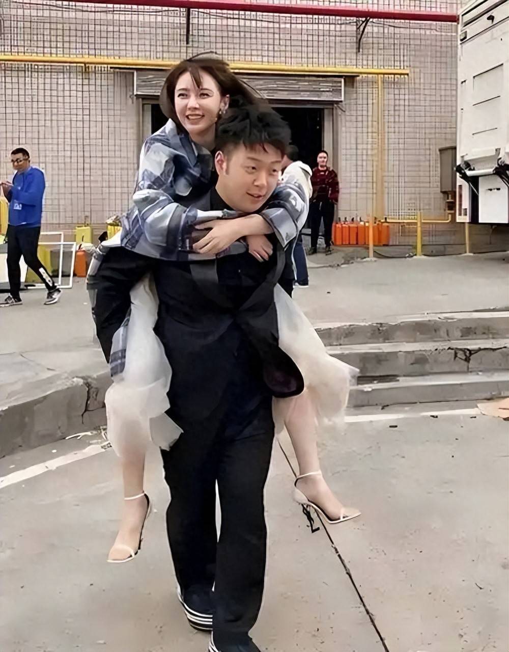 杜海涛扁桃体发炎,沈梦辰贴心为他做了辣椒炒肉,吃完差点哑巴了
