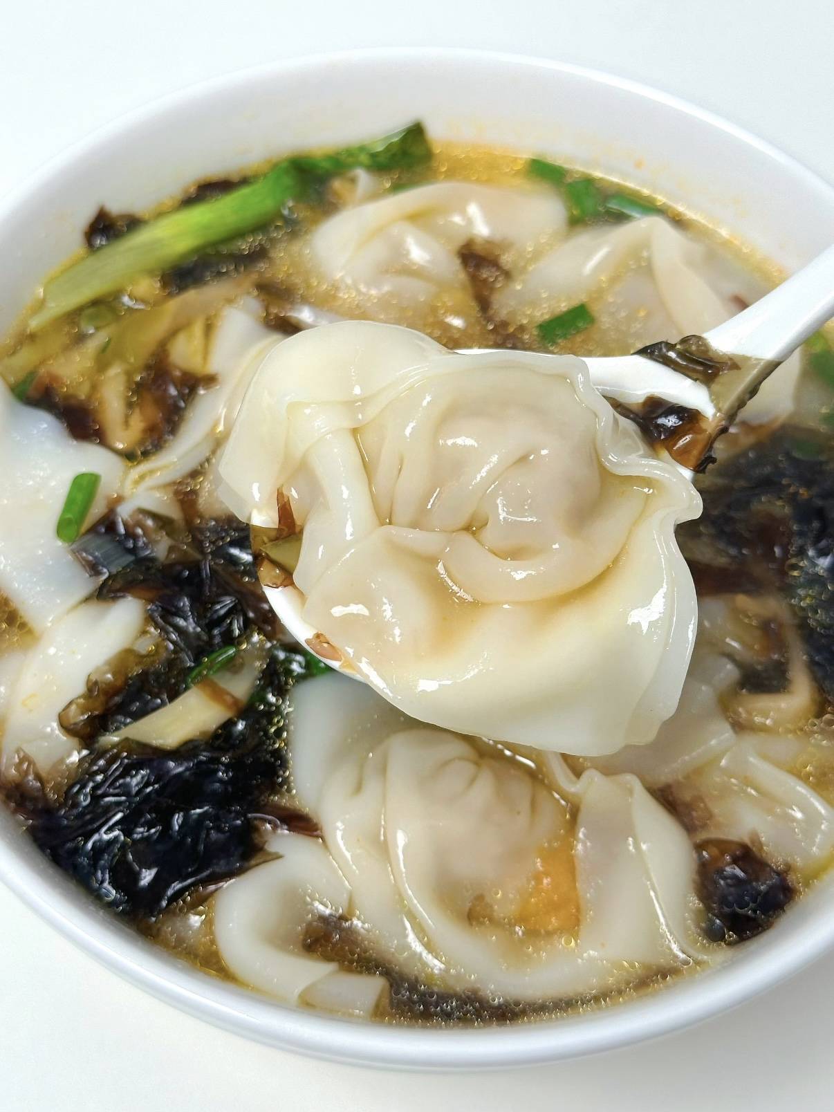 【鲜掉眉毛的 10 分钟宵夜:鲜肉小馄饨】