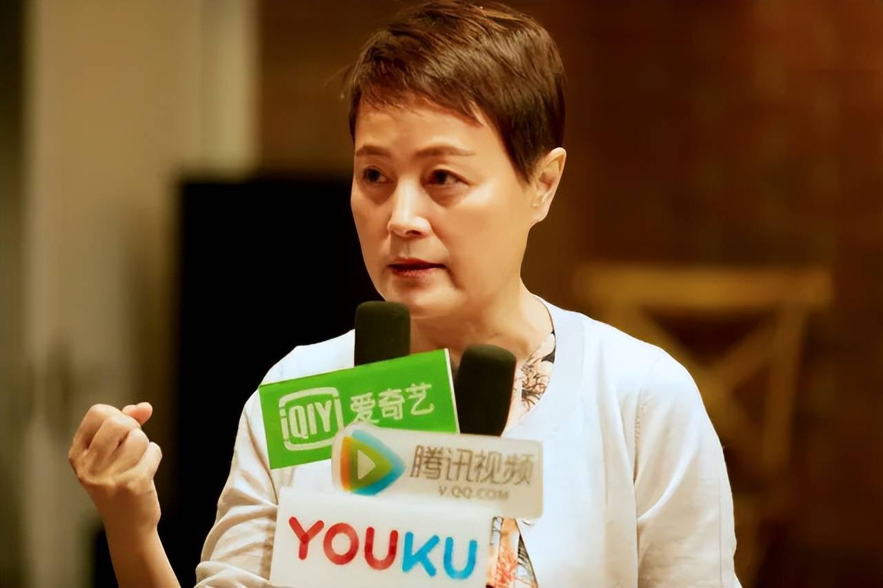 史晓燕炮轰宗馥莉后,"底裤"被扒,私生活太炸裂,评论区已沦陷