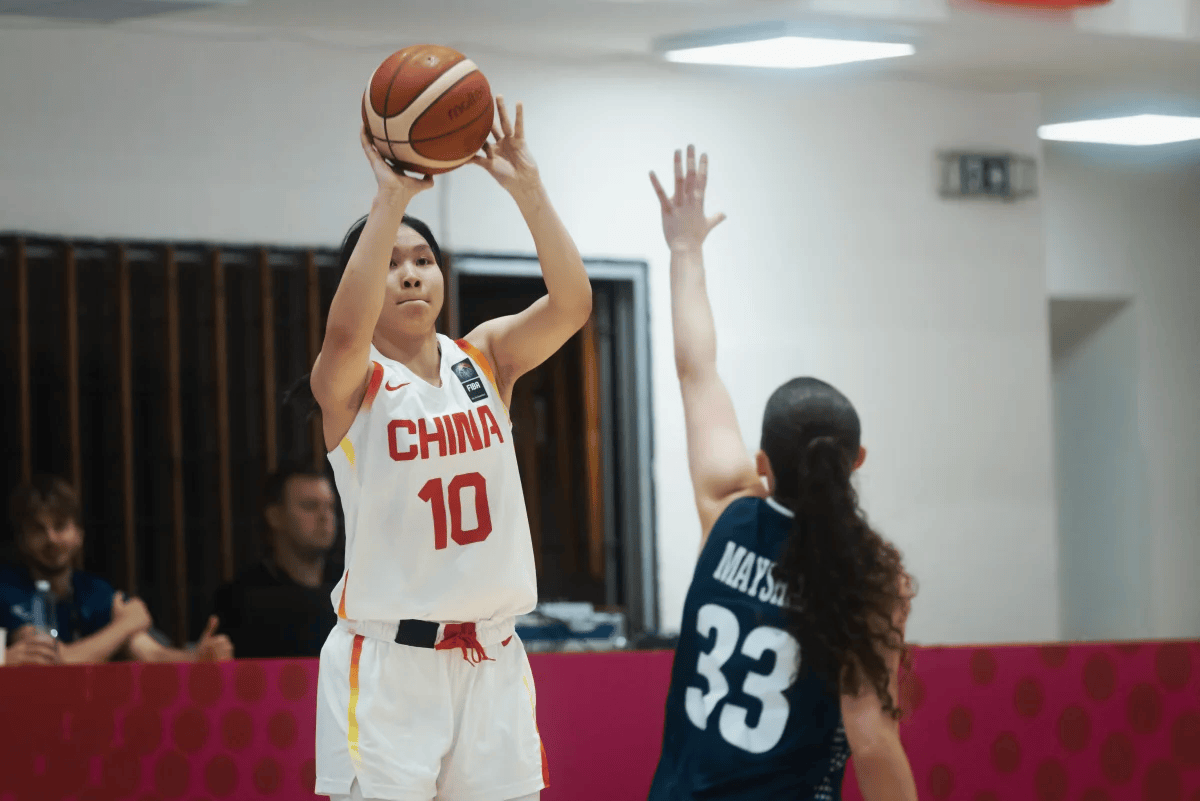 李梦接班人是她？中国女篮又一18岁1米83前锋崛起：3战轰59分