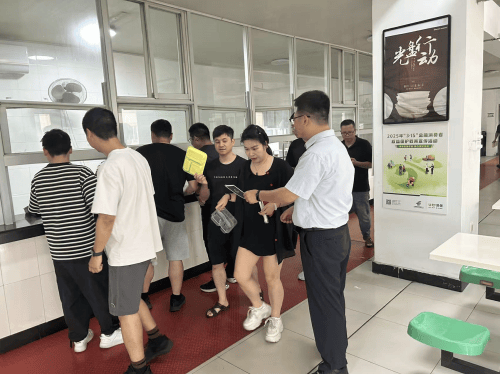 金融宣传系列:邮储银行鹿城区支行走进食堂讲金融(图2) 金融宣传系列:邮储银行鹿城区支行走进食堂讲金融(图2)