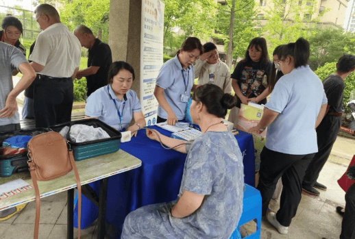 来这里 誉见你——里誉未来社区首届熟人节燃情开启,共筑睦邻新图景!(图2) 来这里 誉见你——里誉未来社区首届熟人节燃情开启,共筑睦邻新图景!(图2)