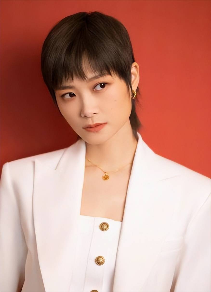 李宇春的私生活谣言有多荒谬?30岁嫁法国老头,40岁财产无人继承