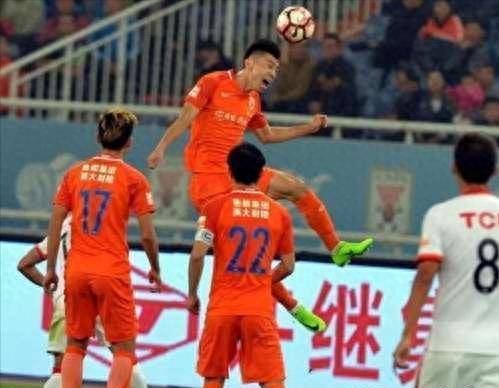 中超赛场风波与转会动态：球迷行为与球队调整深度解析