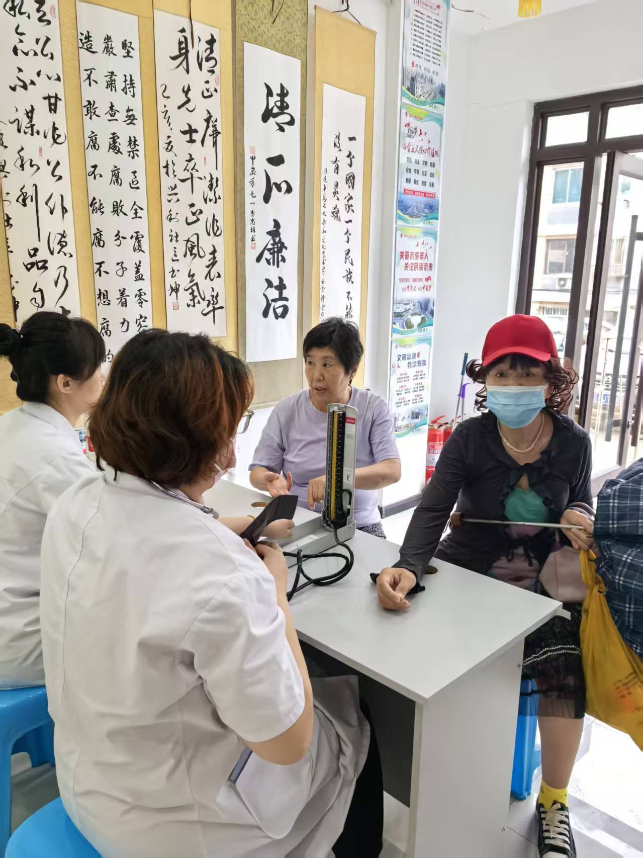 兴利社区开展老年人免费体检