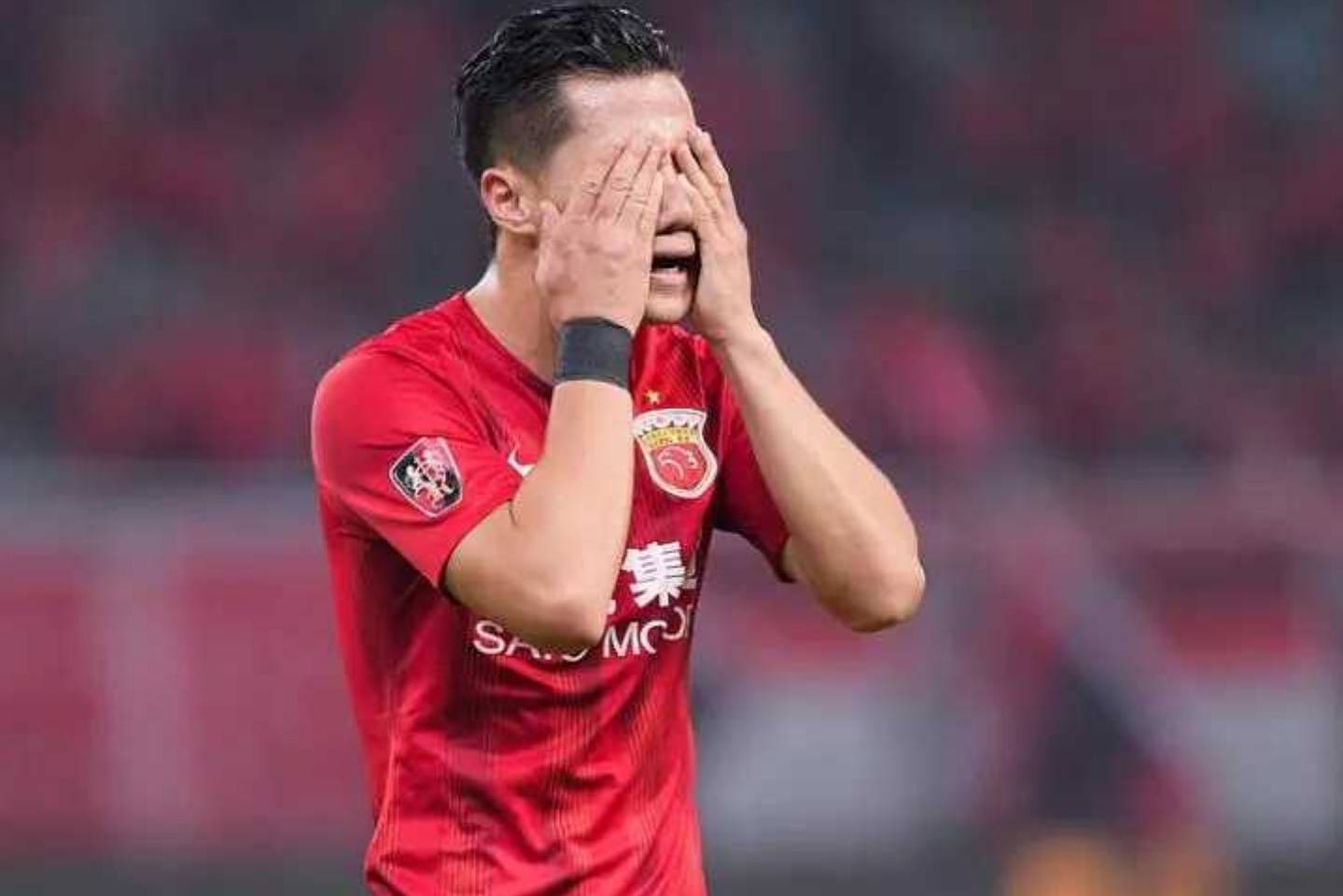 27岁海港旧将被禁赛1场罚1万！怒喷裁判：中国足球因你们才上不去