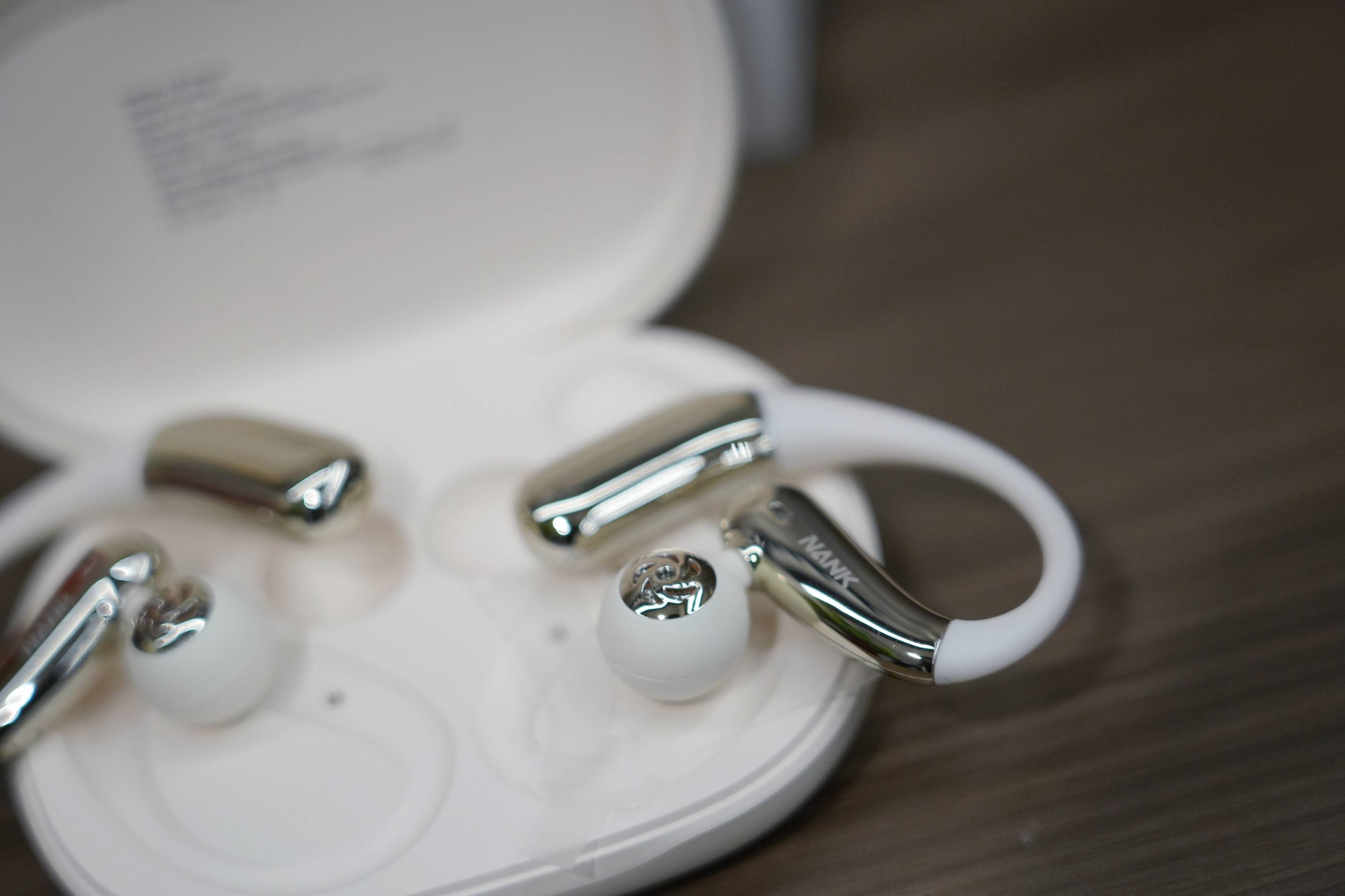 南卡OENova：戴了就像没戴，这耳机是来“报恩”的吧