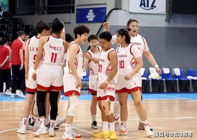中国女篮世大运卫冕成功！81-69逆转美国队，刘禹彤领军夺冠