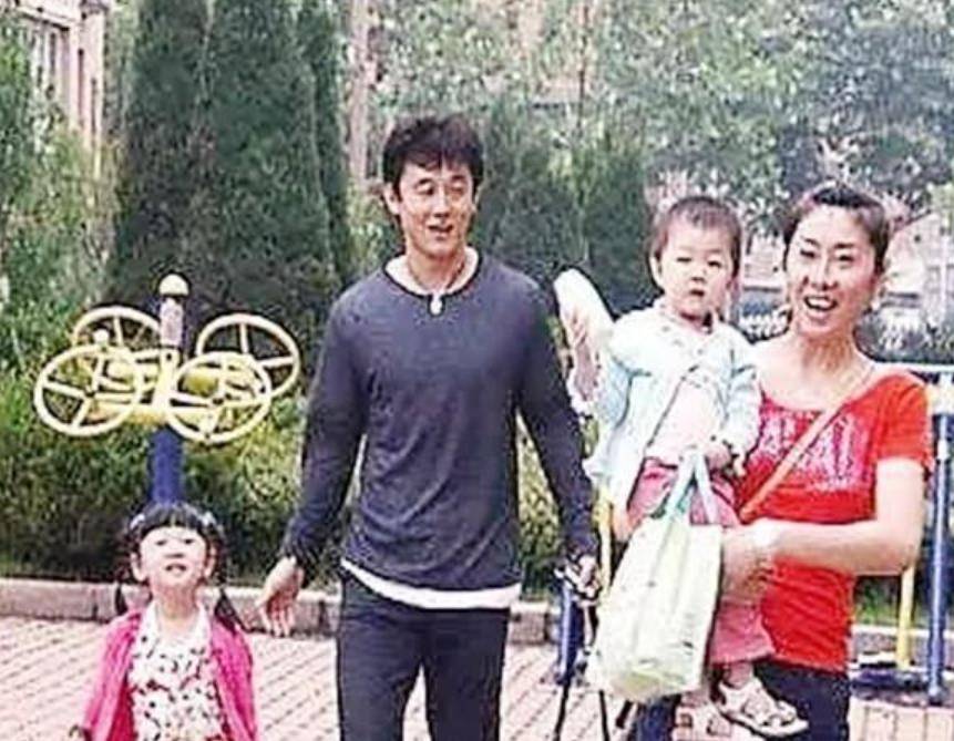 已退役的孙继海,足球生涯亮点不断,他老婆是个川妹子,温婉可爱