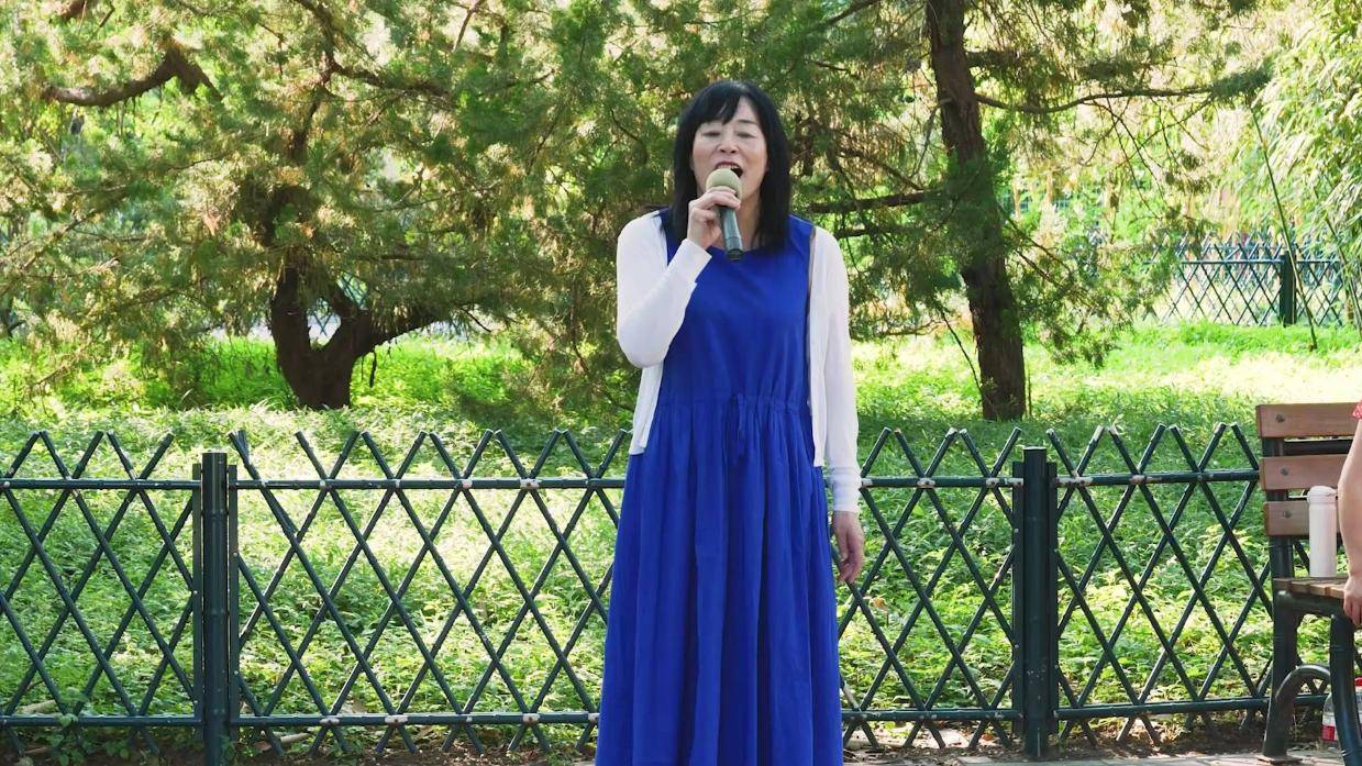 女声独唱《在希望的田野上》,热情奔放,北京紫竹院公