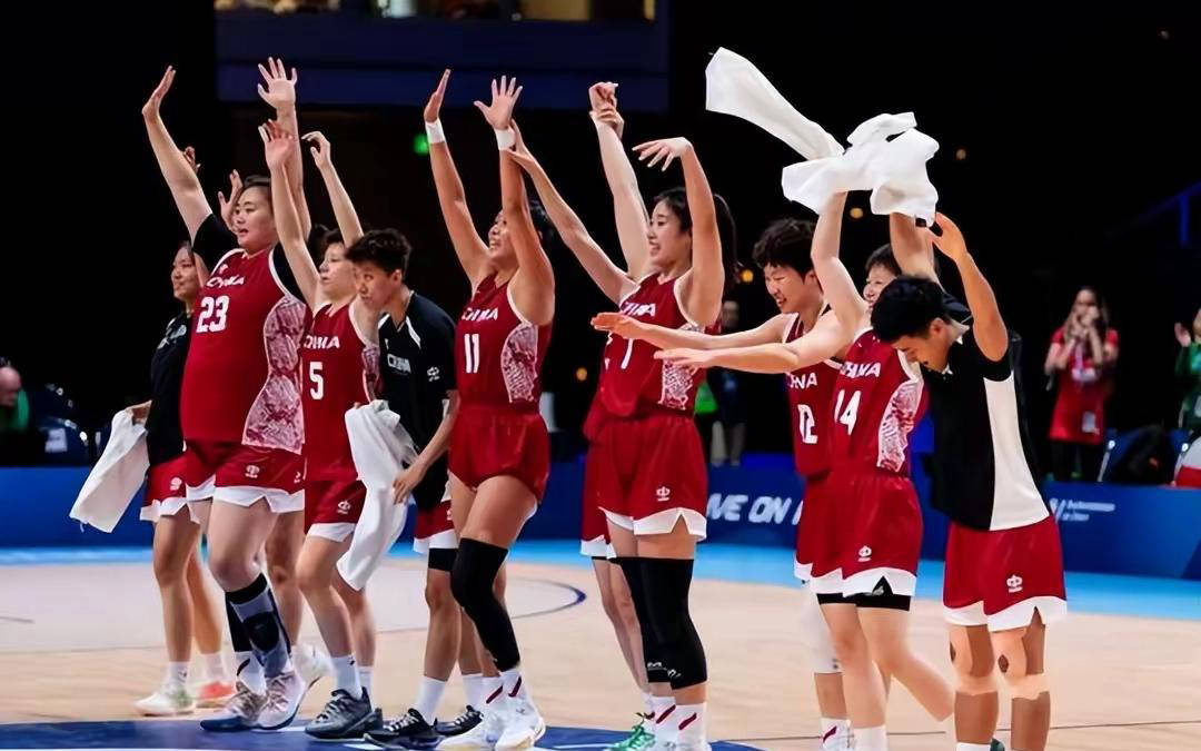 中国女篮逆转美国夺冠，李笋南教练战术智慧闪耀全场
