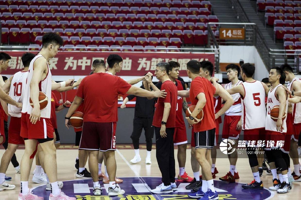 男篮12人大名单正式出炉！5后卫5锋线2内线！杜锋2大爱将出局