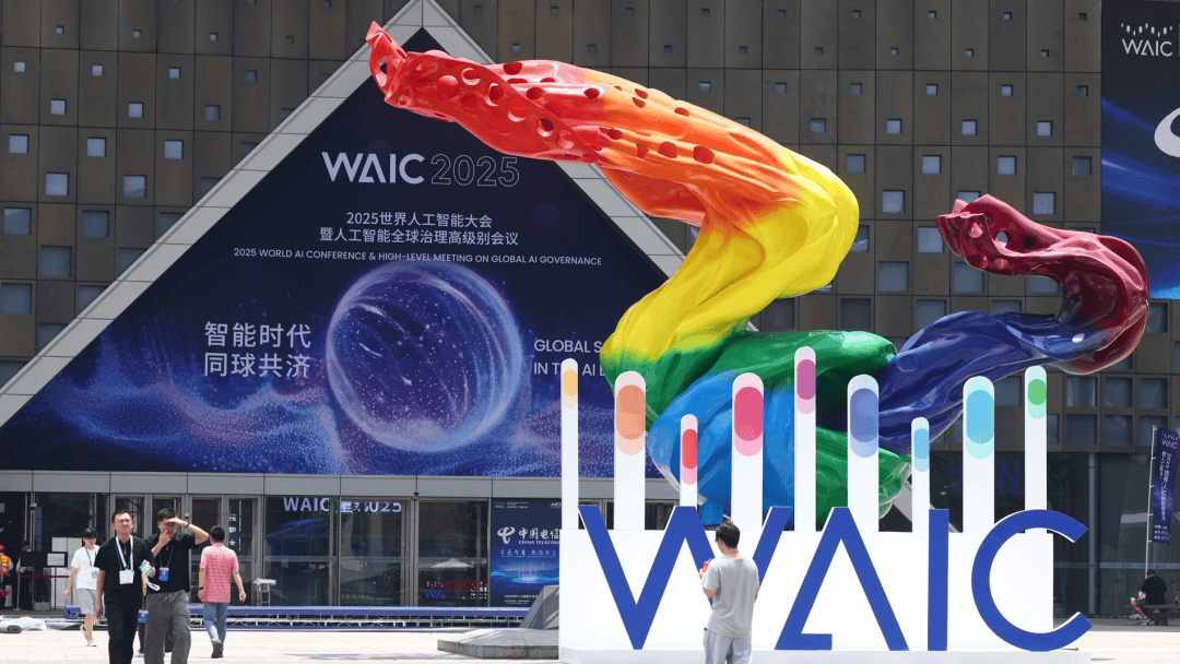 大模型可信应用新思路：不止有“电机”，还得有“电控”？