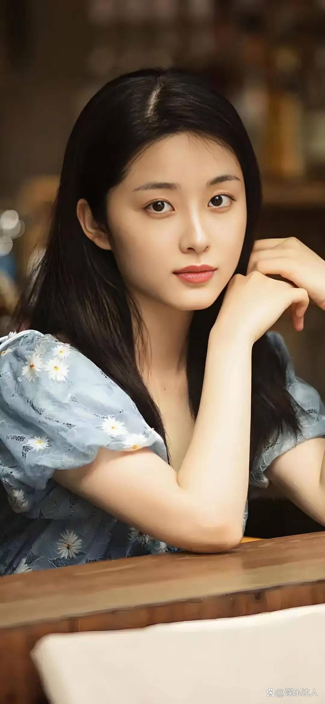 中国顶级美女!清新女神吴曼思,靠颜值吸睛,凭实力圈粉