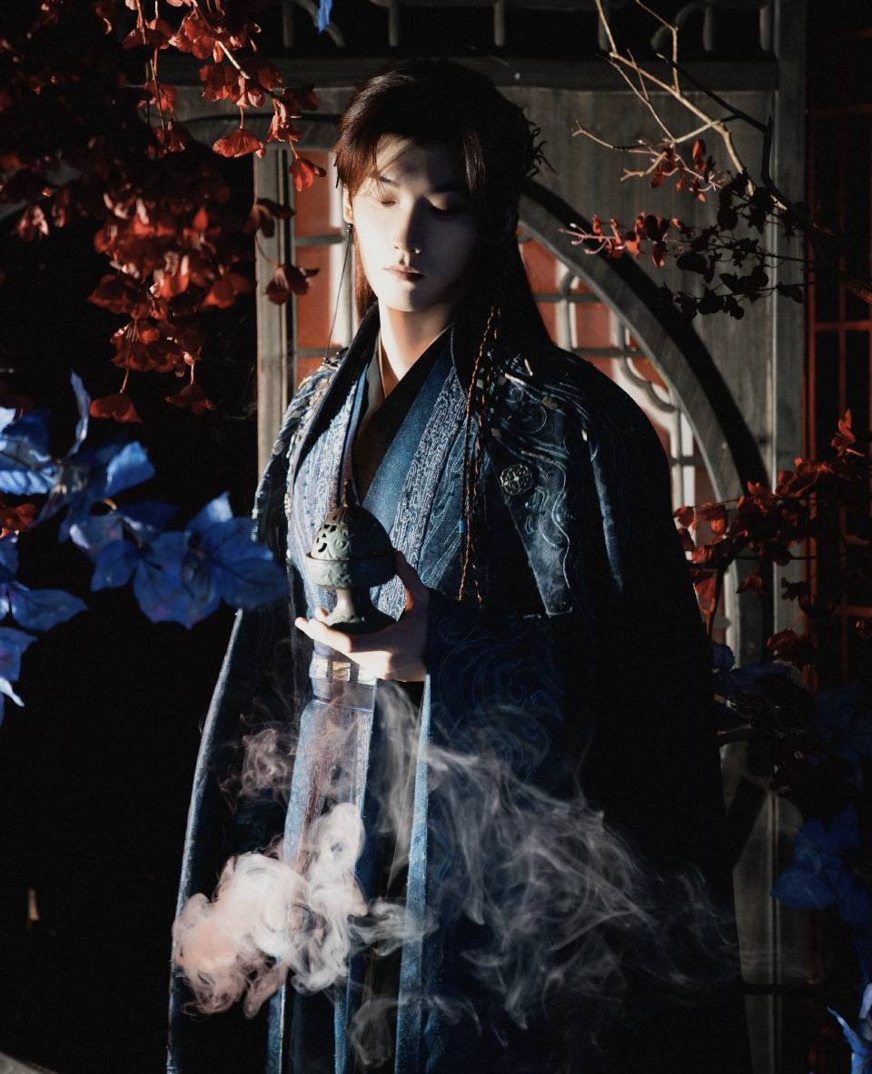 邢昭林28岁古风写真,再现墨连城冷峻柔情