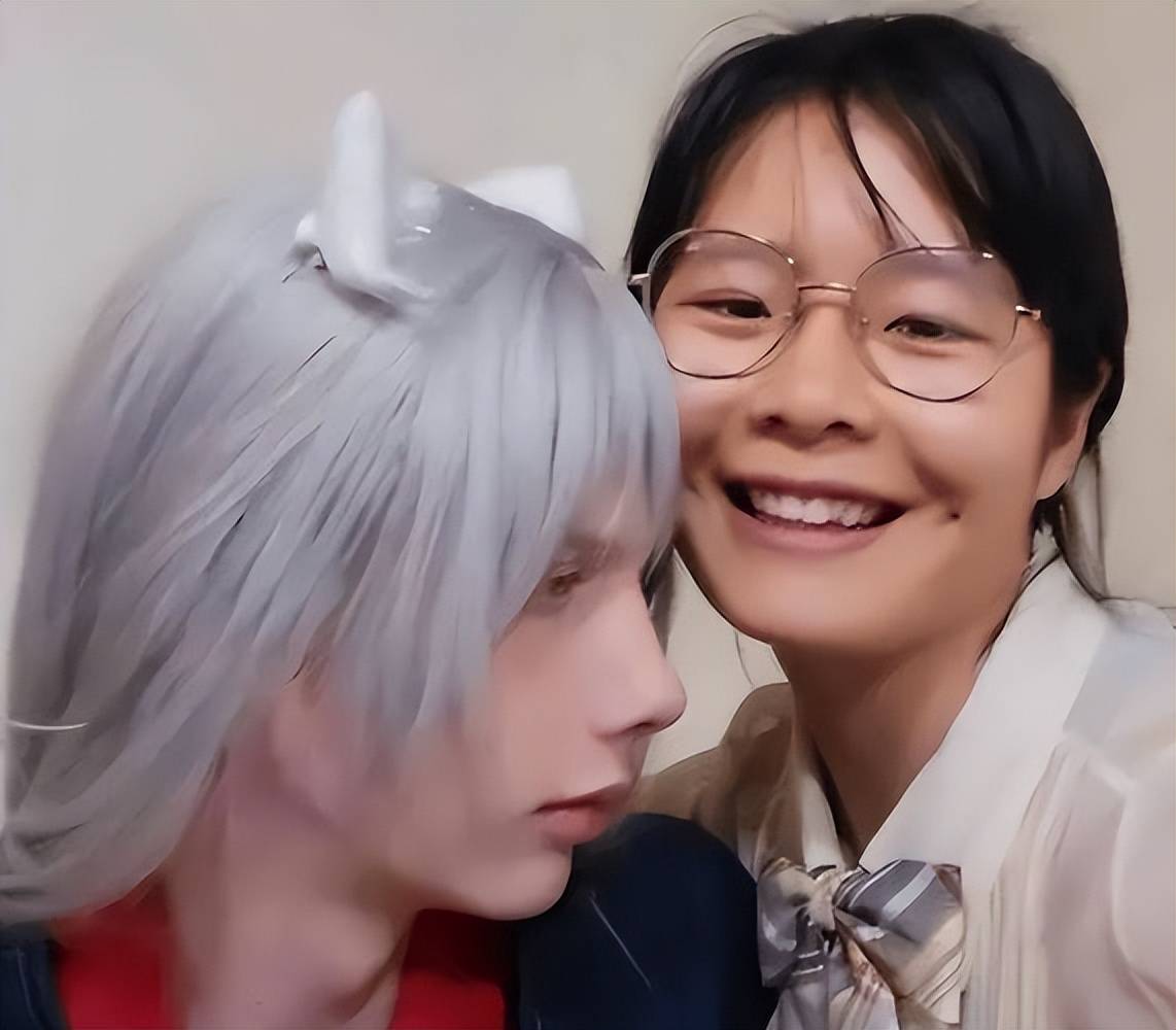 "恨国女"许可馨,移民结婚后私生活曝光,与丈夫的合影太奇葩