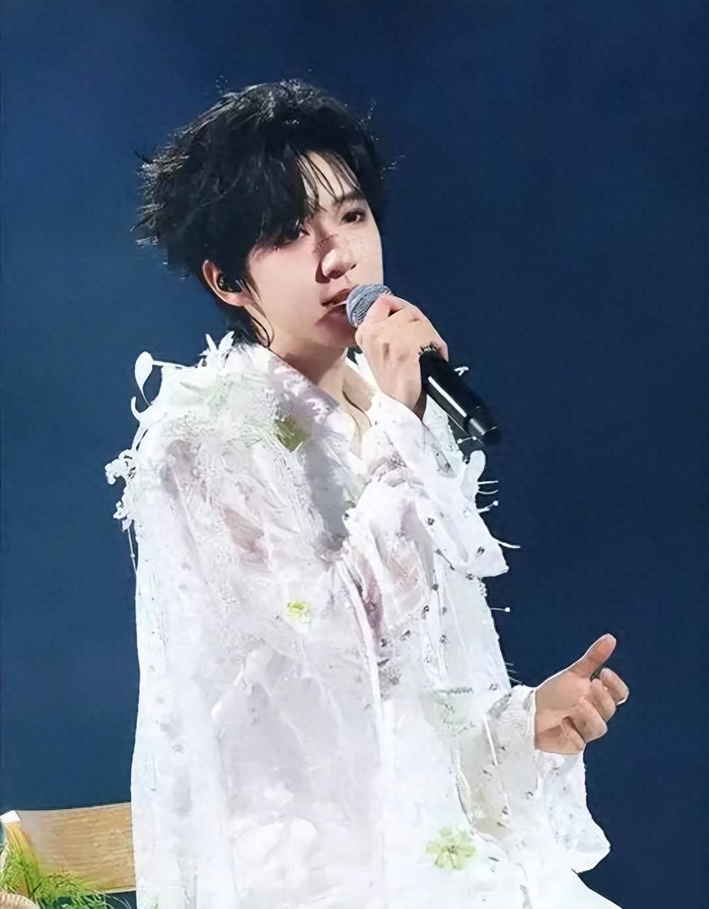 贺峻霖辅导员去看了时代少年团演唱会