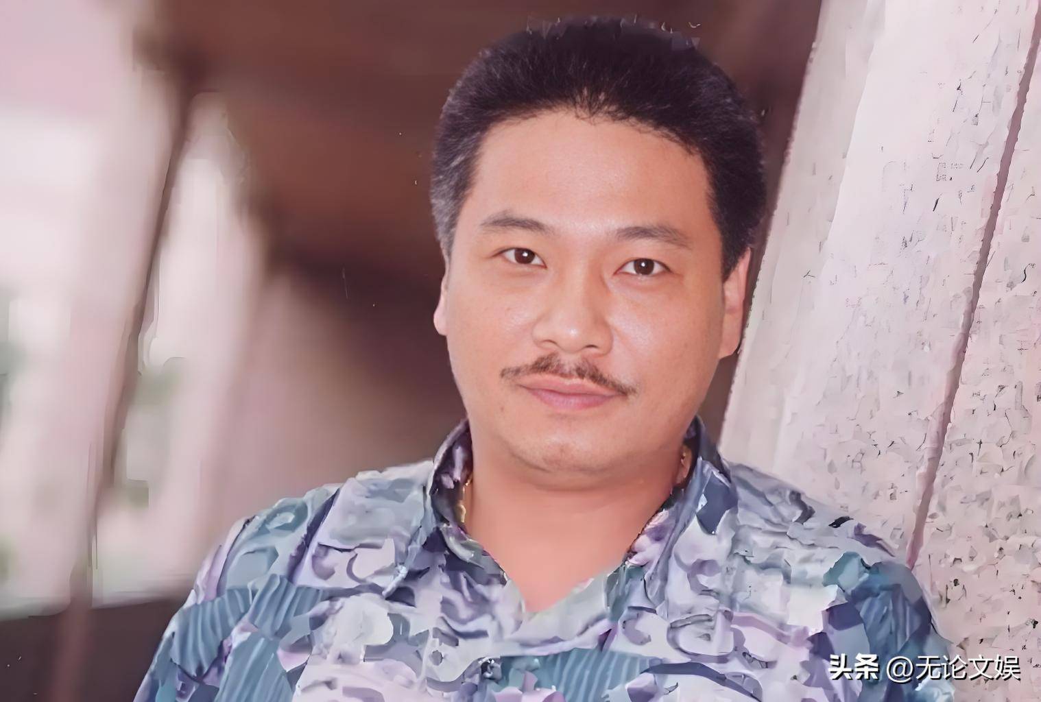 吴孟达去世四年,王晶曝真相:他有三妻五子,累死自己