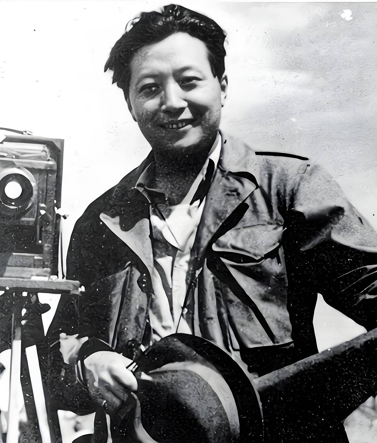 她是烈士的女儿,丈夫去世后,她嫁给大名鼎鼎的姐夫金山