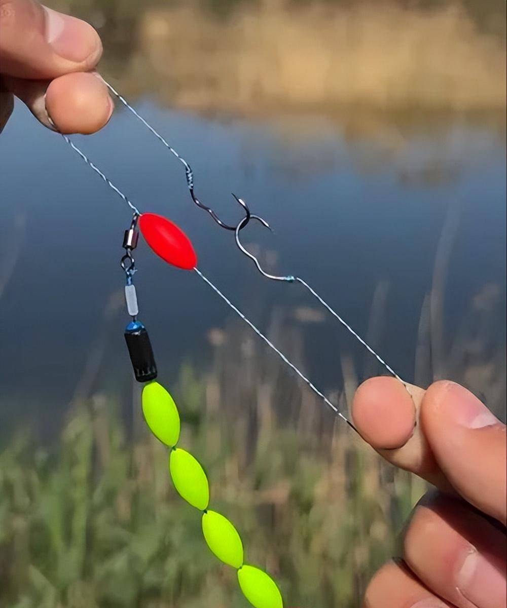 浮漂变化暗藏玄机!野钓漂相难题多,掌握技巧才能解锁乐趣