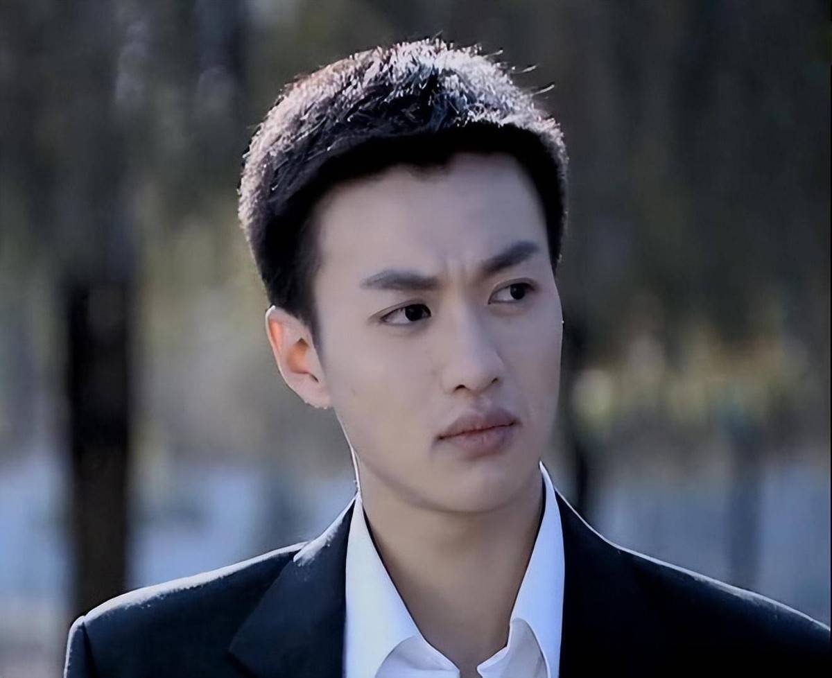 42岁周一围再创辉煌,因朱丹受累的他,凭演技重塑自我