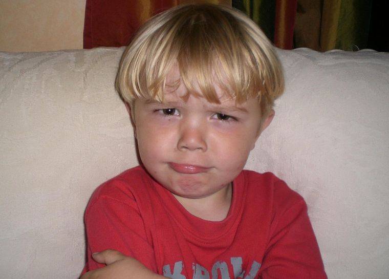 孩子情绪管理小课堂：如何应对拍桌子行为？