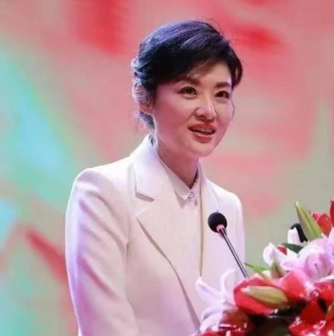 前春晚主持人周涛升官了!被任命为“保利演出董事长”,太厉害了_公司_观众_的能力