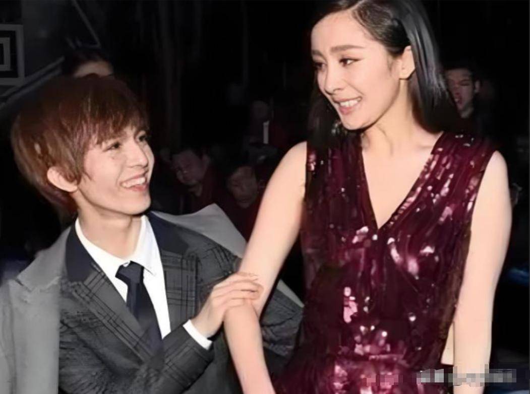 强吻,袭胸,扯裙子,弹内衣带,内娱的"假戏真做"太可怕了