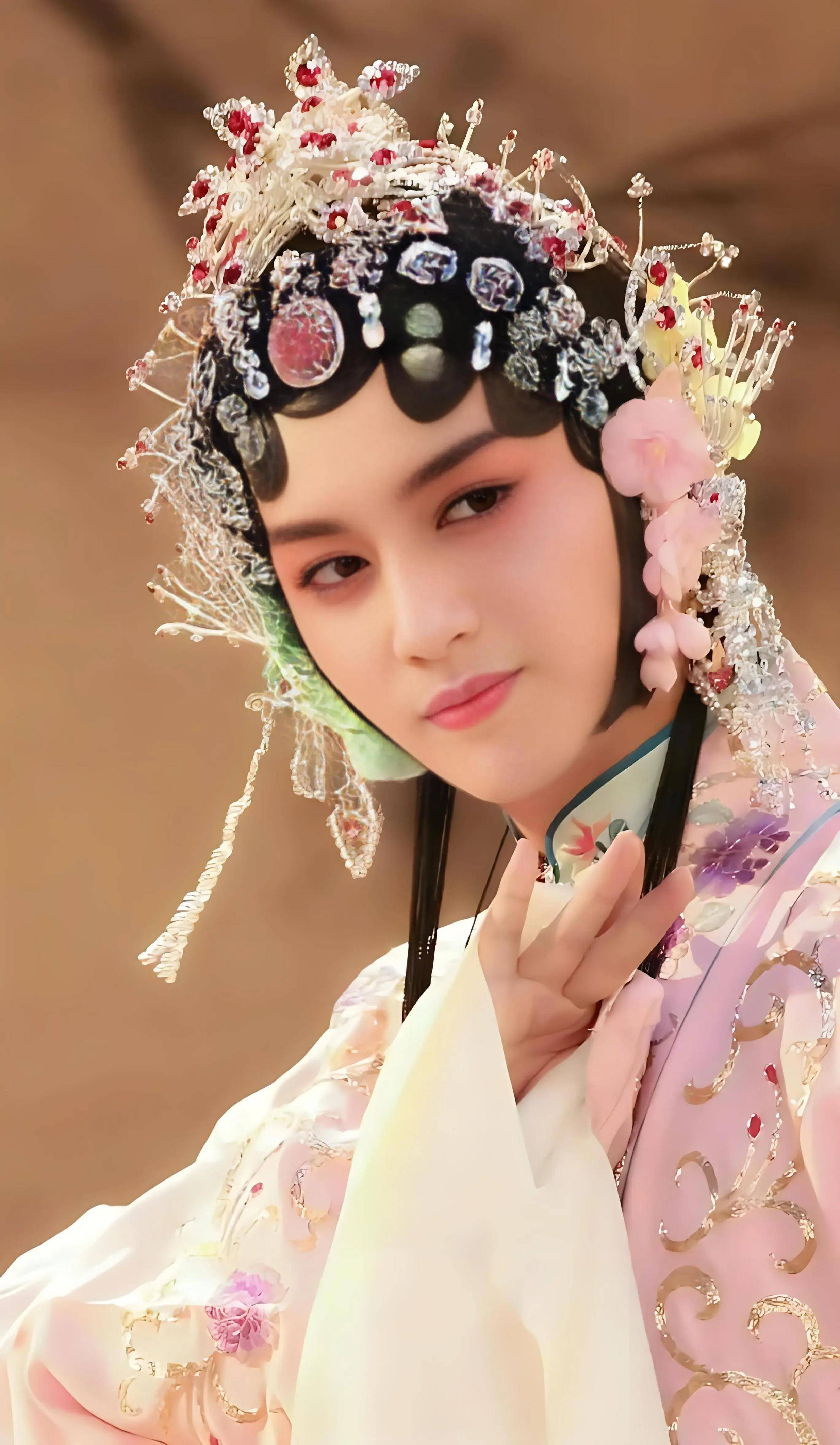 港圈中的女扮男装的演员,哪个让你印象最深刻?快来分享你的看法