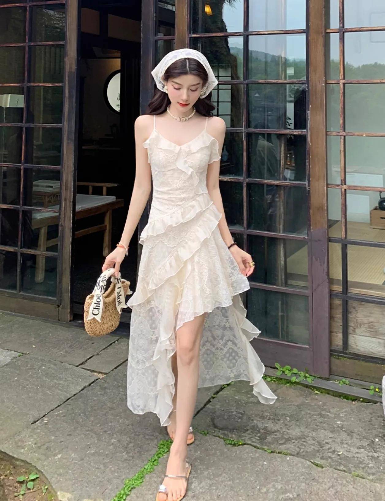 "吊带裙"太适合夏天穿了!气质可甜可飒,特别清爽好看