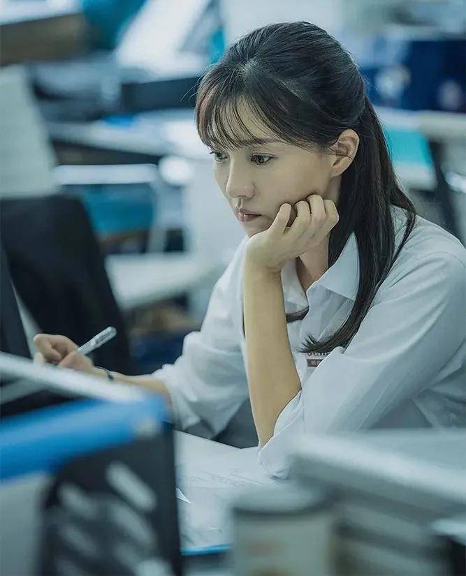 不红才是真的红,傅晶是圈内的一棵"常青树",韬光养晦是真明智