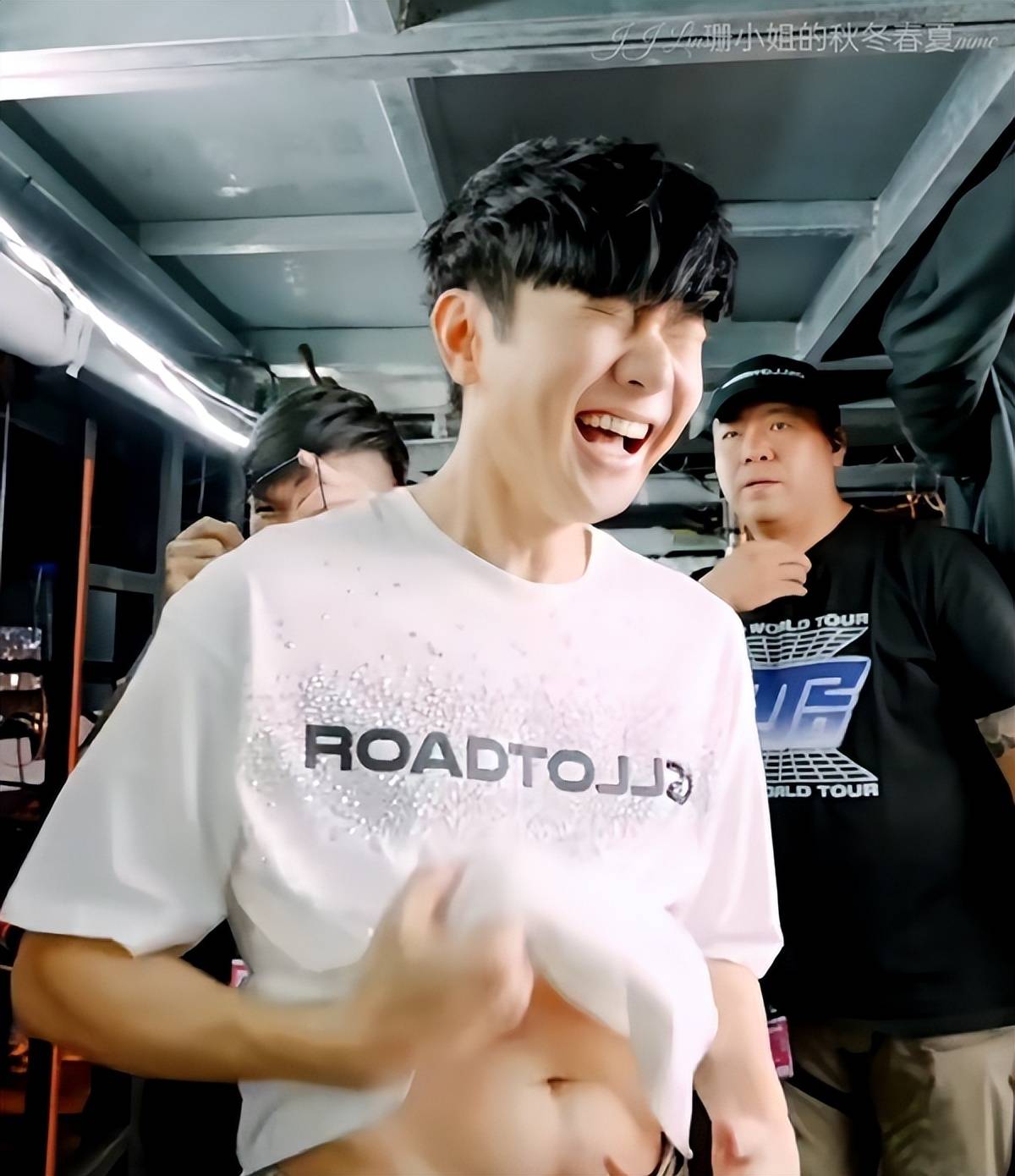 林俊杰退圈避风头?女歌迷为其穿红衣裤上吊自尽,照片曝光称吓人