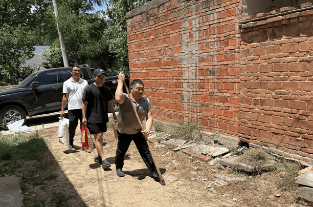 在郑州召开的第七次全省自强模范暨助残先进表彰大会上,确山县石滚河