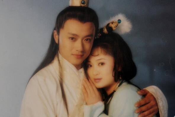 "乔灵儿"吴健结婚22周年,原来他老婆是制片人,儿子