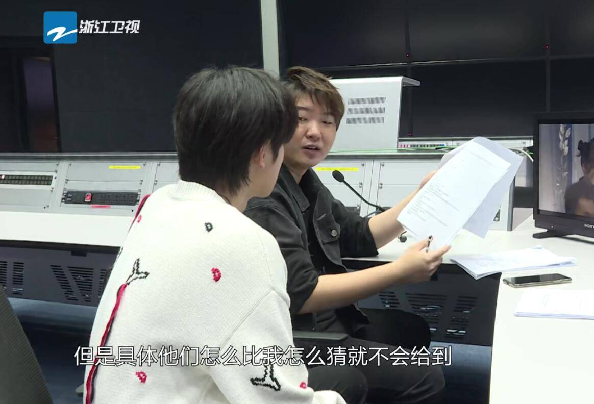 宋亚轩的采访不仅尴尬了吴彤，还尴尬了自己，只有杨迪是最开心的 