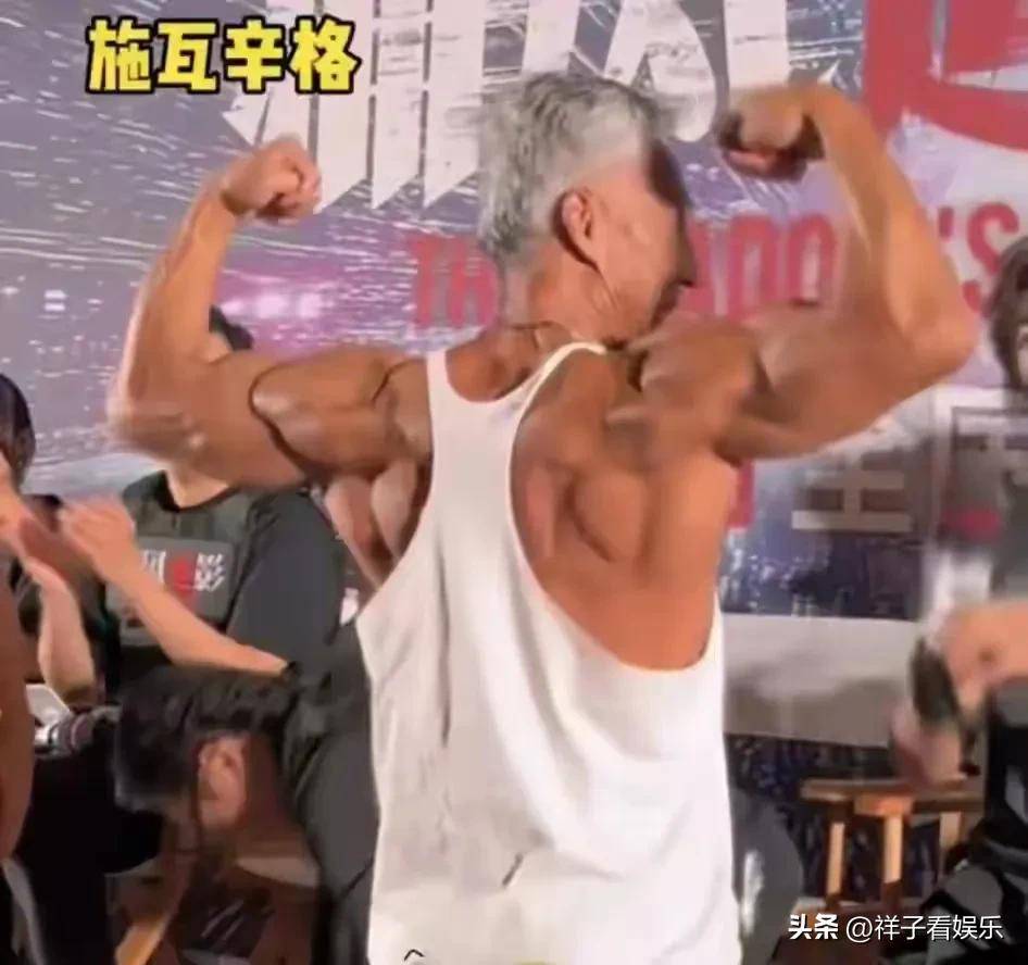 64岁肌肉爷爷王大爷:14年坚守,只为与偶像成龙的一场青春之约