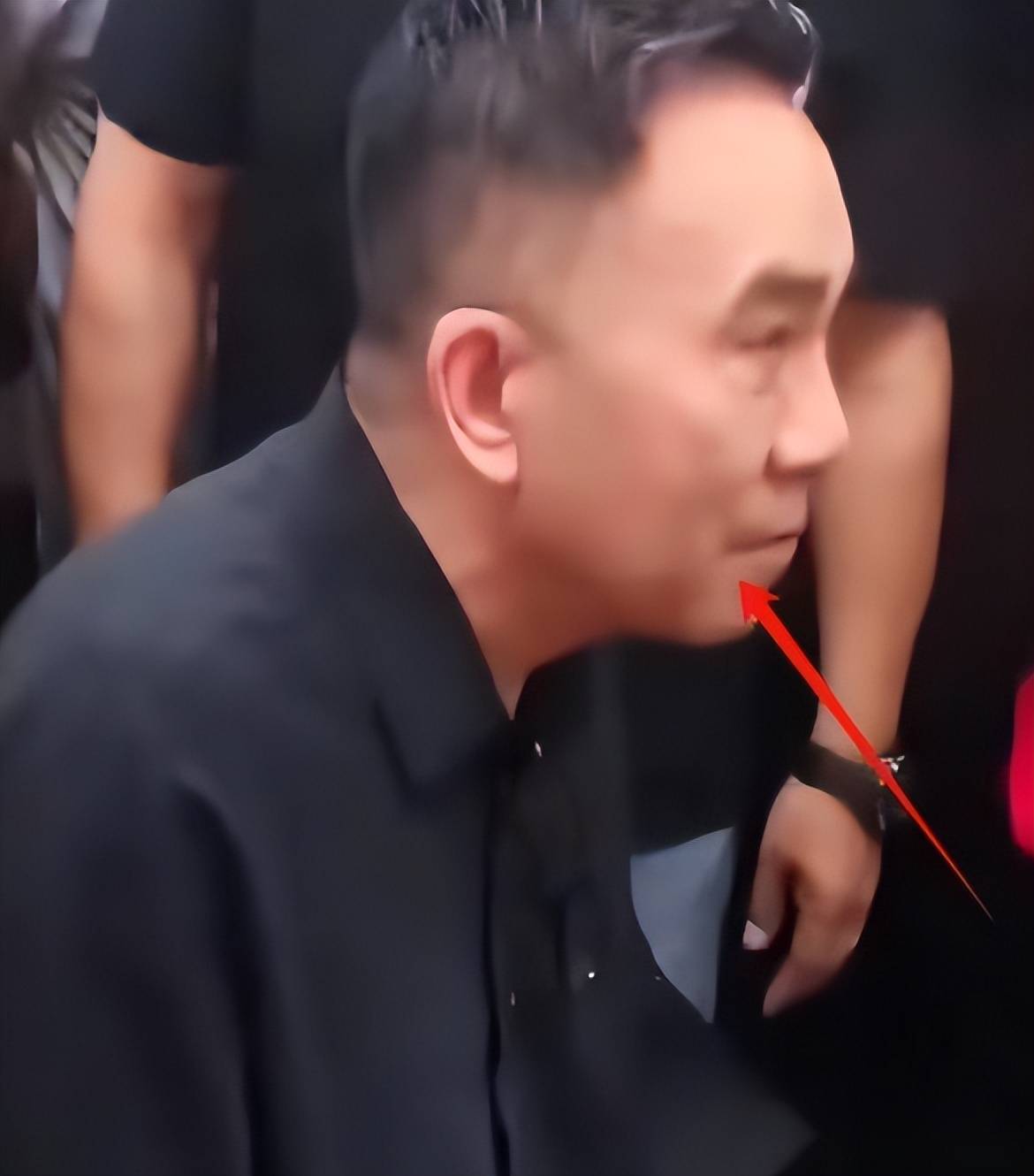 杨议终于说实话了承认败光亿万家产怪不得会这么着急开播赚钱