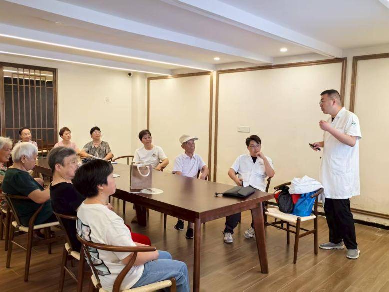 杭州西湖区:“健康+安全”两手抓,全方位守护“夕阳红”(图2) 杭州西湖区:“健康+安全”两手抓,全方位守护“夕阳红”(图2)