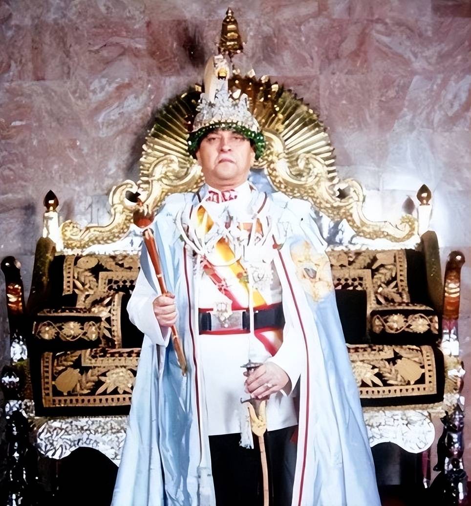 不管这件事的真相如何,显然最受益的就是贾南德亲王了,国王哥哥一朝