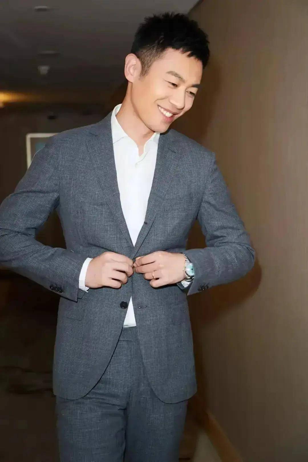 原创朱亚文结婚8年妻子不会做饭两个女儿却都成小棉袄甜蜜幸福