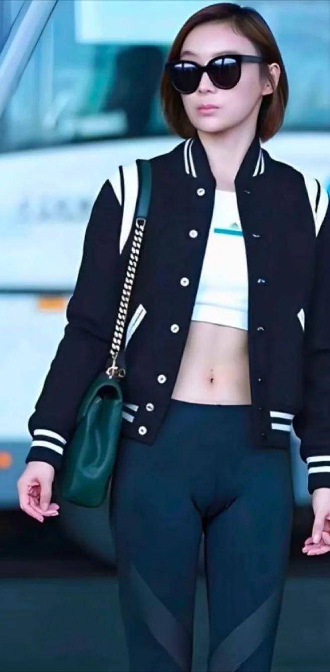 "靠健身照卖弄性感"的她,如今被嘲无戏可拍,赵丽颖曾给她做配