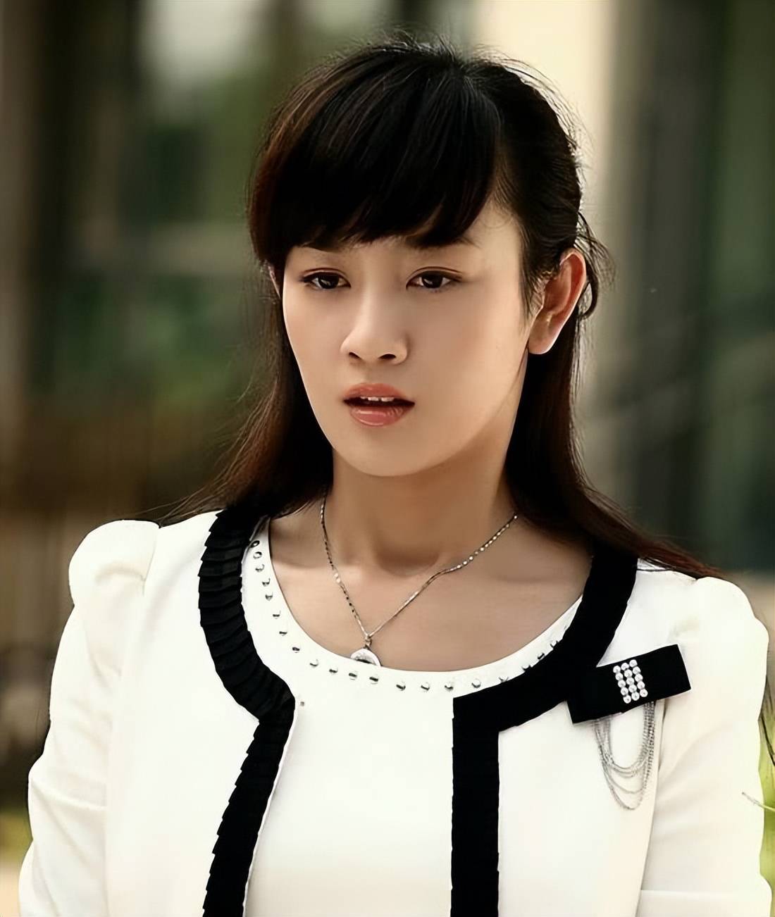 以为她们早已退圈,没想到只是"换了张脸",究竟是美女还是画皮