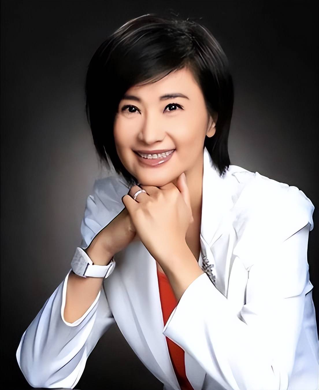 主持人吴小莉选择嫁给大自己25岁的老公,多年后称:我选择对了