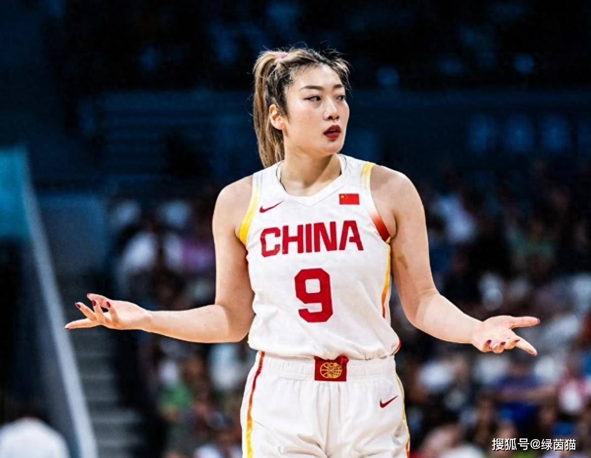 女篮第一球星李梦，税后500万，税前若达870万≈120万美元！纳税370万！