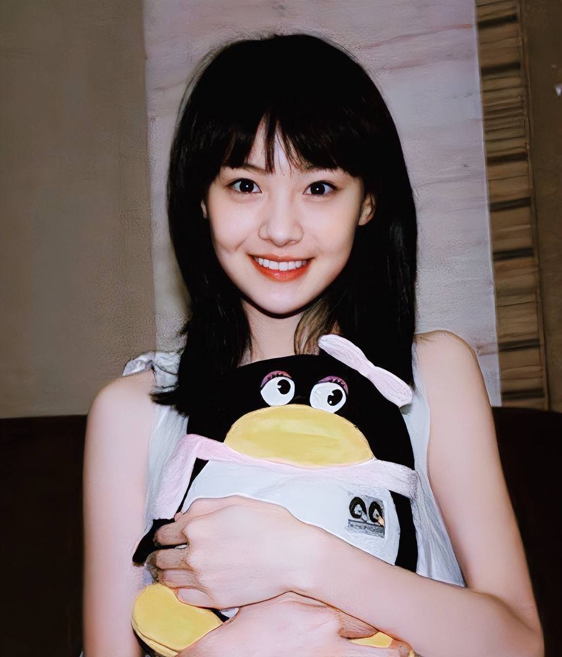 封杀只是冰山一角!34岁郑爽突传消息,想从美国回来可没那么简单